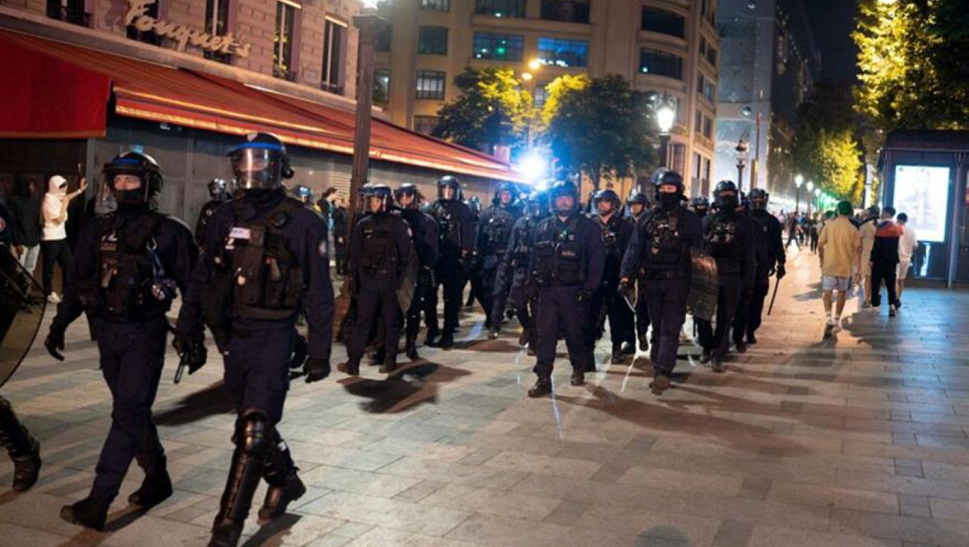 Σοβαρά επεισόδια στο Παρίσι μετά το Σενεγάλη-Μαρόκο: Συγκρούσεις οπαδών με την αστυνομία