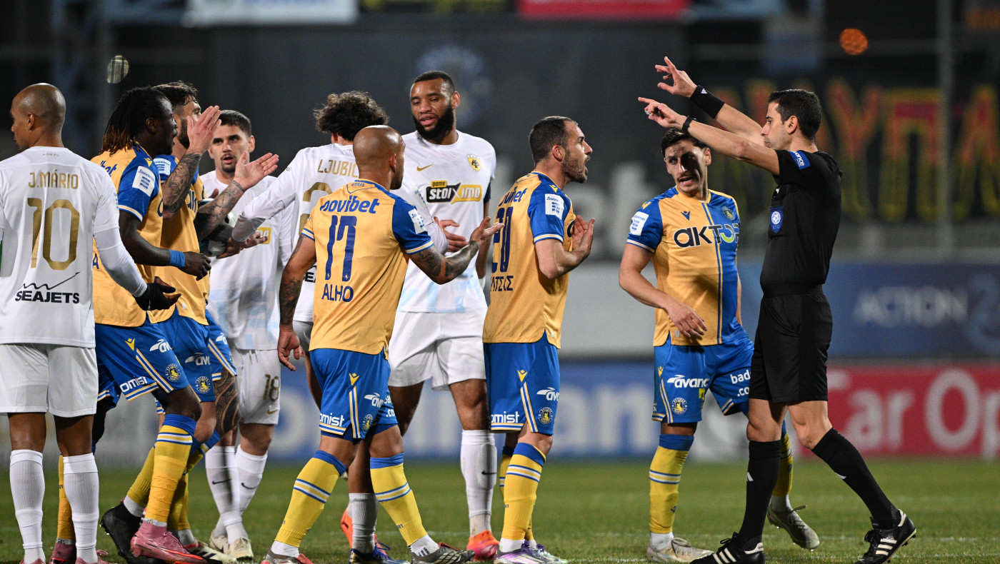 Απέδρασε από την Τρίπολη η ΑΕΚ με αμφισβητούμενο γκολ