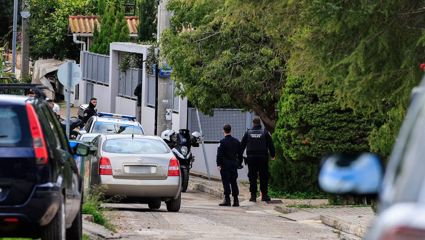 Γλυφάδα: «Θα σκοτώσω και τα αδέλφια μου» είπε στους αστυνομικούς ο πατροκτόνος