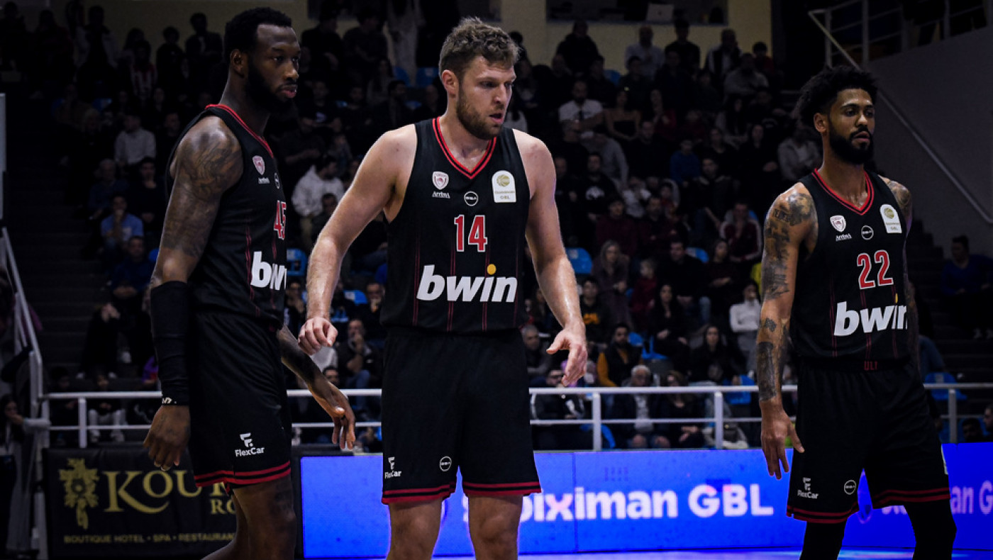 Πιάστηκαν στα χέρια Βεζένκοφ και Πετρόπουλος