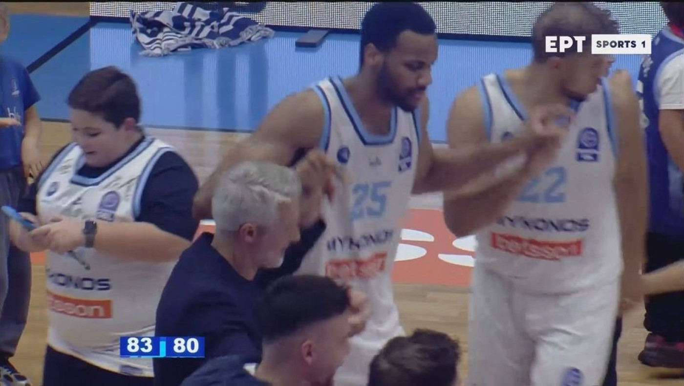 Οι παίκτες της Μυκόνου το έριξαν...στον χορό μετά τη νίκη επί του Ηρακλή!