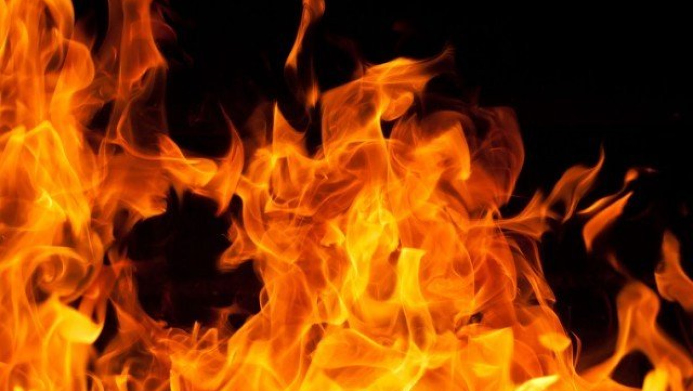 Θεσσαλονίκη:                       Φωτιά τα μεσάνυχτα στα Λαδάδικα