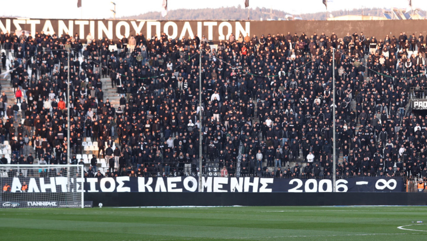 Πορεία των οπαδών του ΠΑΟΚ προς το σημείο της δολοφονίας του Κλεομένη