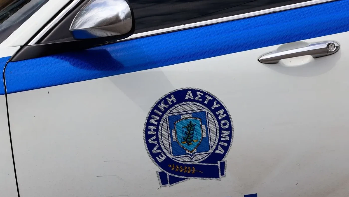 Θεσσαλονίκη: Άνδρας φώναζε έξω από σπίτι οικογένειας κρατώντας αλυσοπρίονο και μαχαίρι