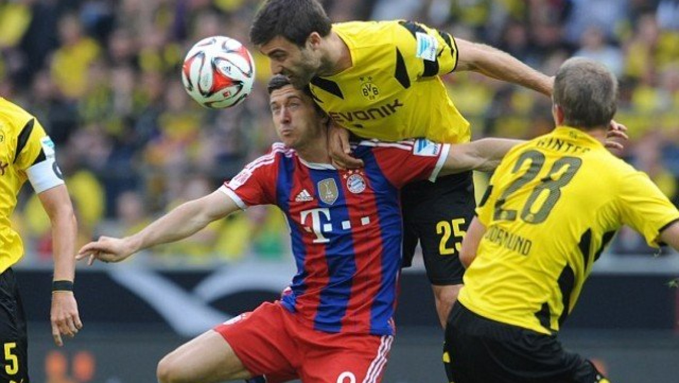 Στους κορυφαίους     στοπερ της Bundesliga o Σωκράτης