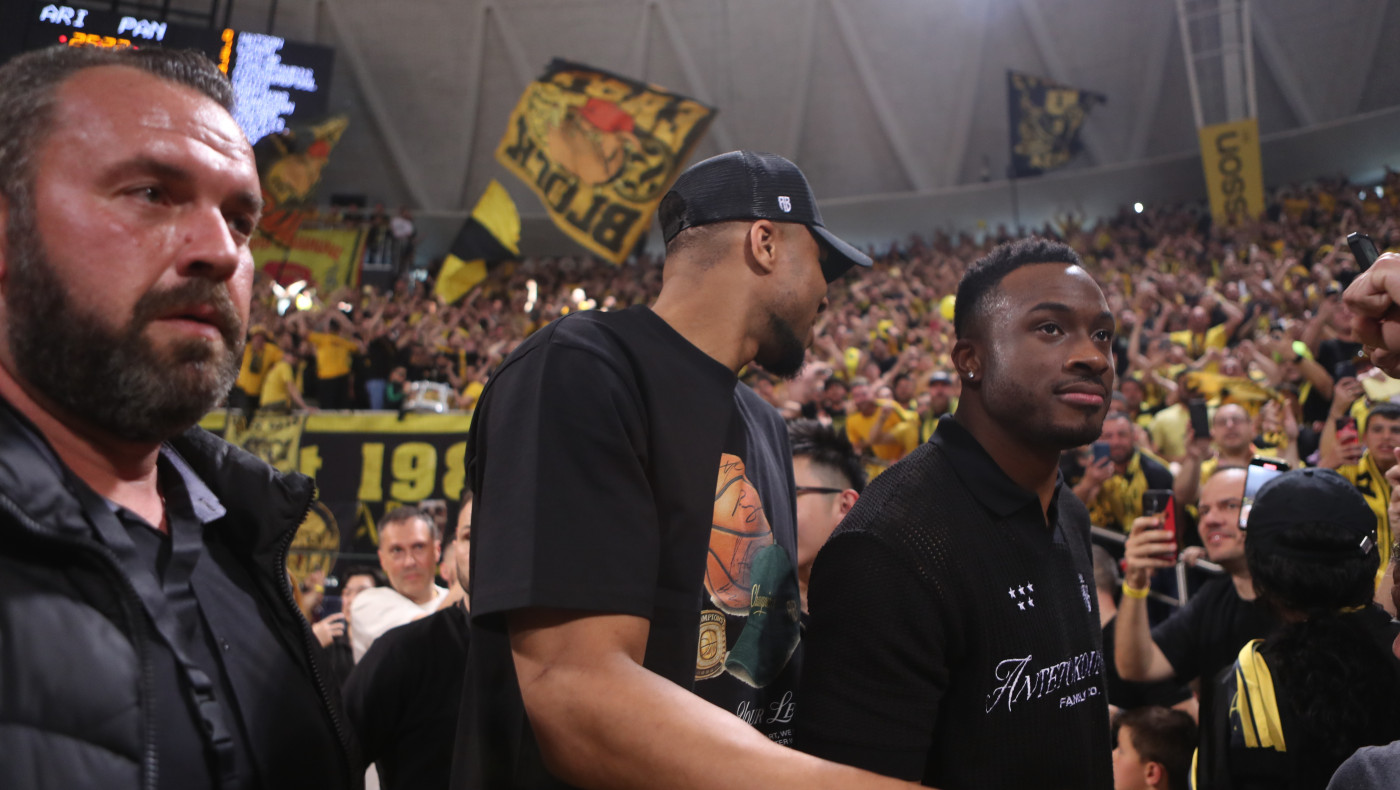 Κατάμεστο το Nick Galis Hall και σύνθημα: «Ρε Γιάννη, έλα εδώ καλό μου παλικάρι...»