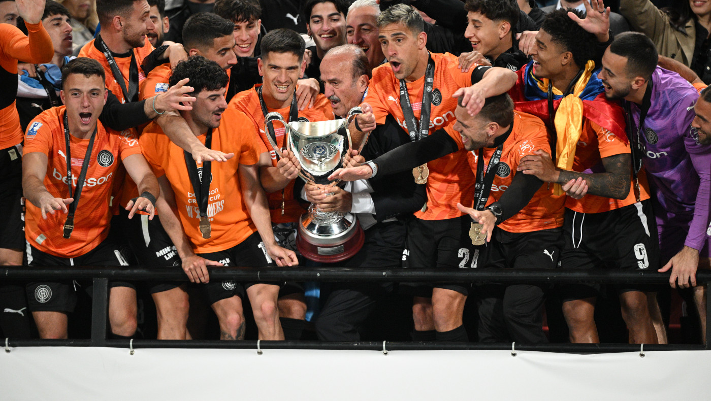 Νέιρα: Από το γήπεδο στις... εξετάσεις για την ελληνική ιθαγένεια