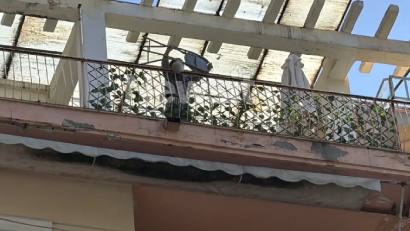 Θεσσαλονίκη: 5χρονος εκσφενδόνιζε από το σπίτι του ό,τι έβρισκε... πρόχειρο