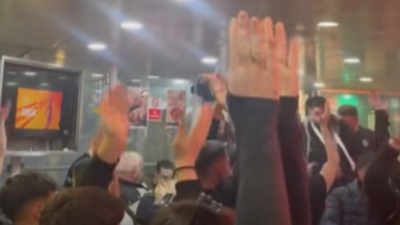 «Ούτε το Αιγαίο δεν μπορεί να μας χωρίσει»: «Απόβαση» των φίλων του ΟΦΗ στον Βόλο