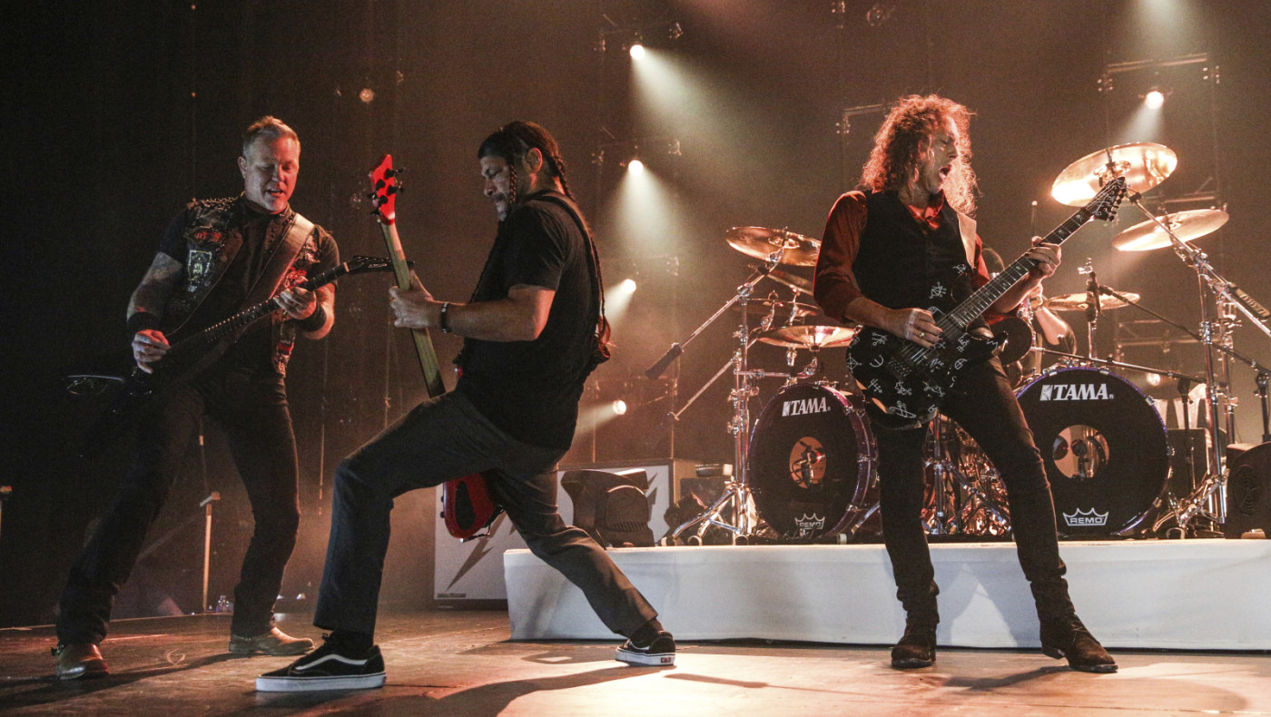 «Χαμός» στο ΟΑΚΑ: Οι Metallica αφιερώνουν στο κοινό τον Ζορμπά και... Τρύπες!