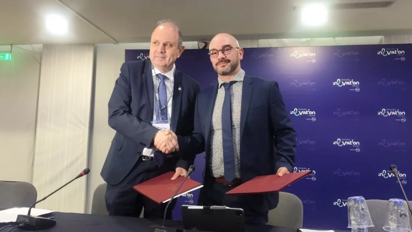 Μνημόνιο συνεργασίας υπέγραψαν ΑΠΘ και Pfizer: Τι σημαίνει