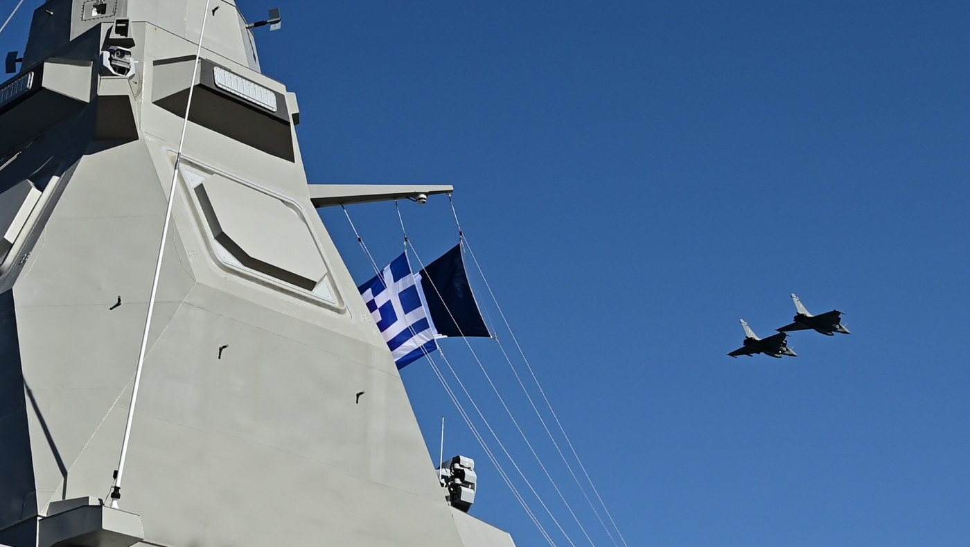Ρίχνουν «άγκυρα» στην Κύπρο ελληνικά μαχητικά και φρεγάτες