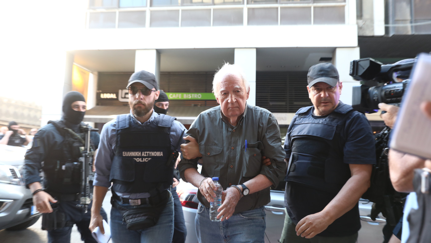 Πίσω στον Κορυδαλλό ο Γιωτόπουλος: «Κράτα γερά» φώναζαν πολίτες