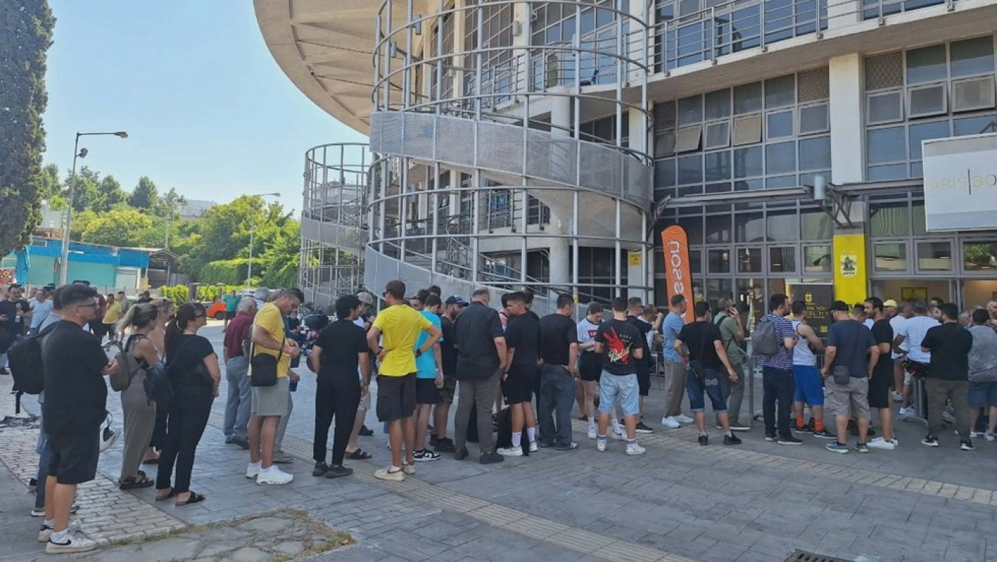 Άρης: Από τις 6:00 το πρωί για διαρκείας - Τεράστια ουρά στο Παλέ!