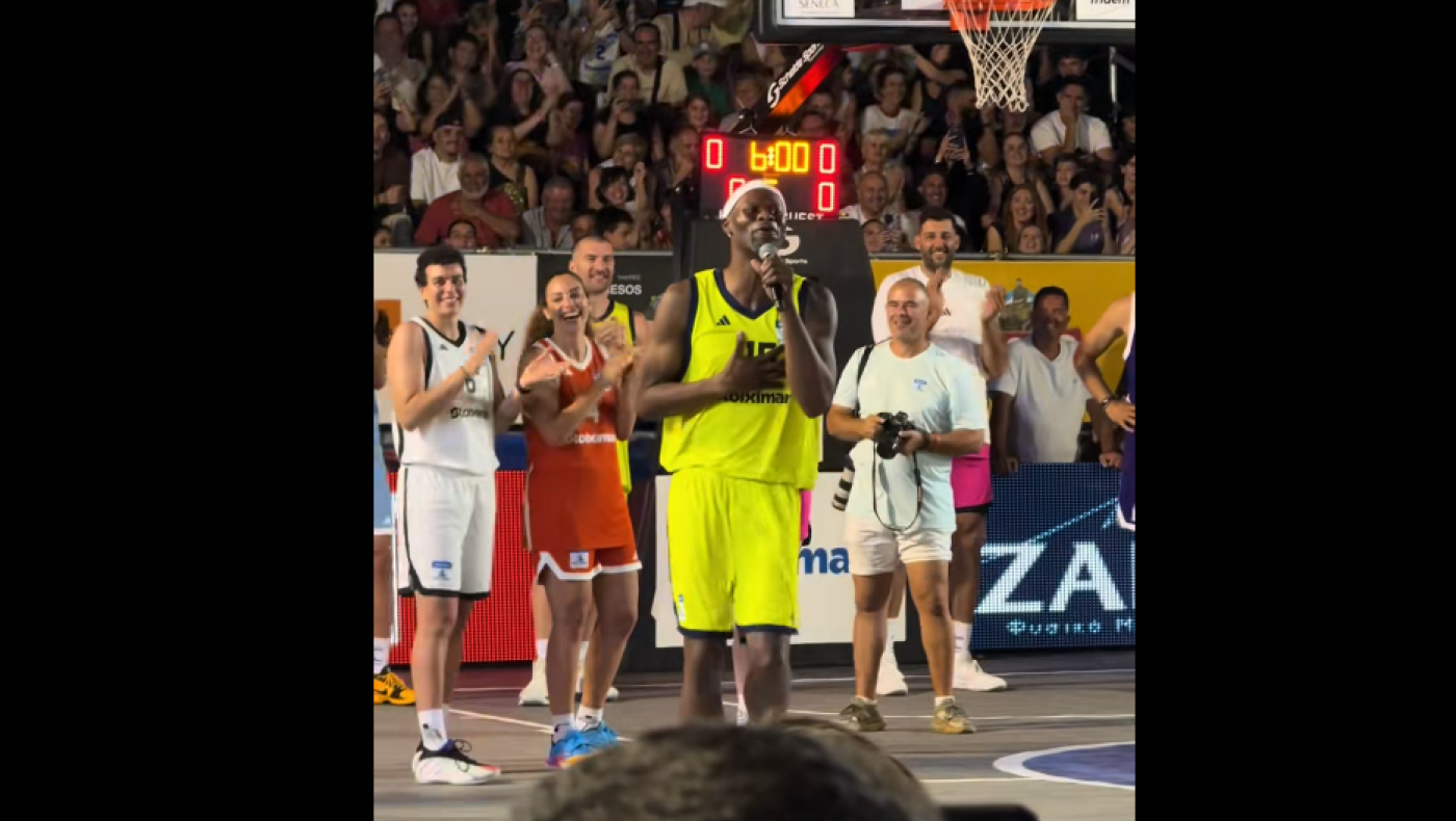 Σόου Πέτγουεϊ στο Stoiximan Aegean Ball Festival: Τραγούδησε το «Αγαπώ μια πιτσιρίκα»