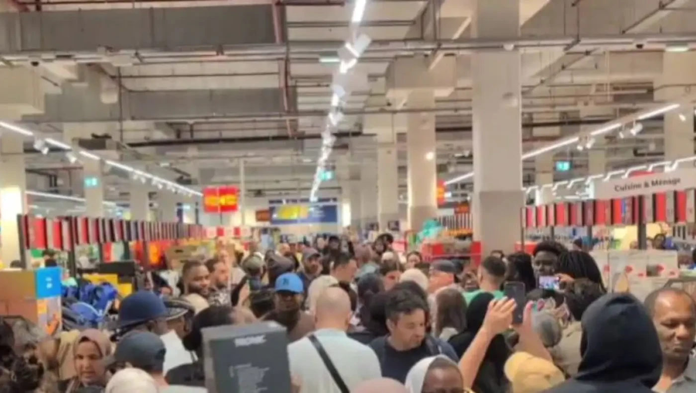 Σκηνές χάους στη Γαλλία για την αγορά air-condition: Μεταπωλήσεις έως και 700 ευρώ