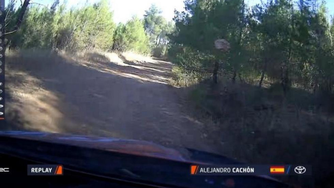 Ψυχρολουσία στο Ράλι Ακρόπολις: Βράχος έσπασε το παρμπρίζ αγωνιστικού