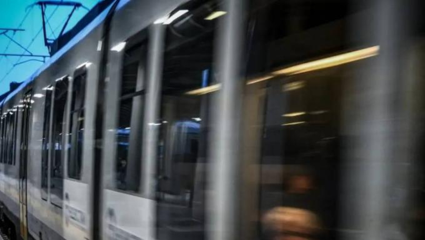 Ταλαιπωρία για επιβάτες τρένου από τη Λάρισα προς την Αθήνα: Καθυστέρηση λόγω φωτιάς σε βαγόνι