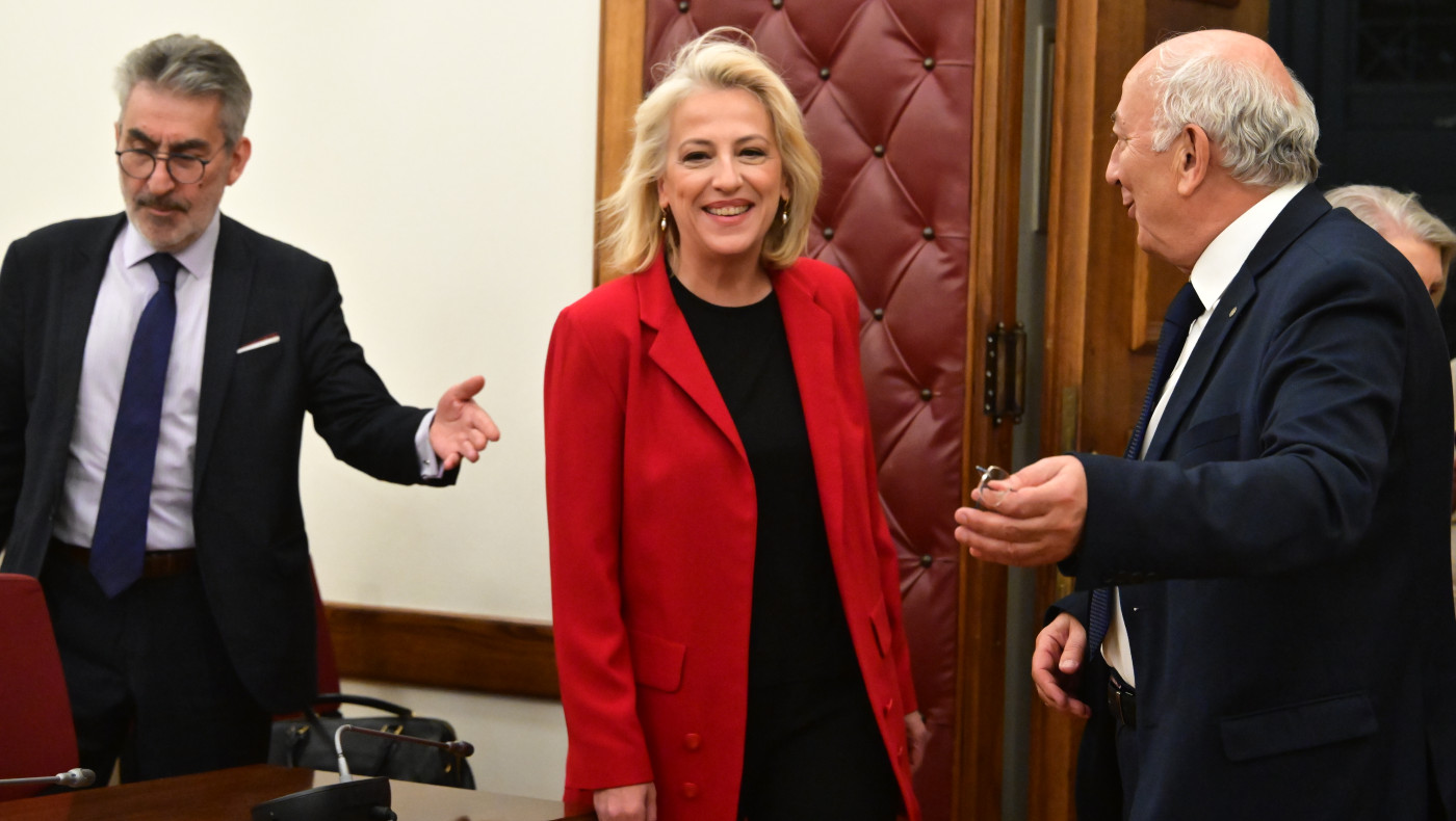 Νέα πρόεδρος της ΚΟ του ΣΥΡΙΖΑ η Δούρου: Οι 7 ψήφοι, τα «καρφιά» Πολάκη και η μάχη στην ΚΕ