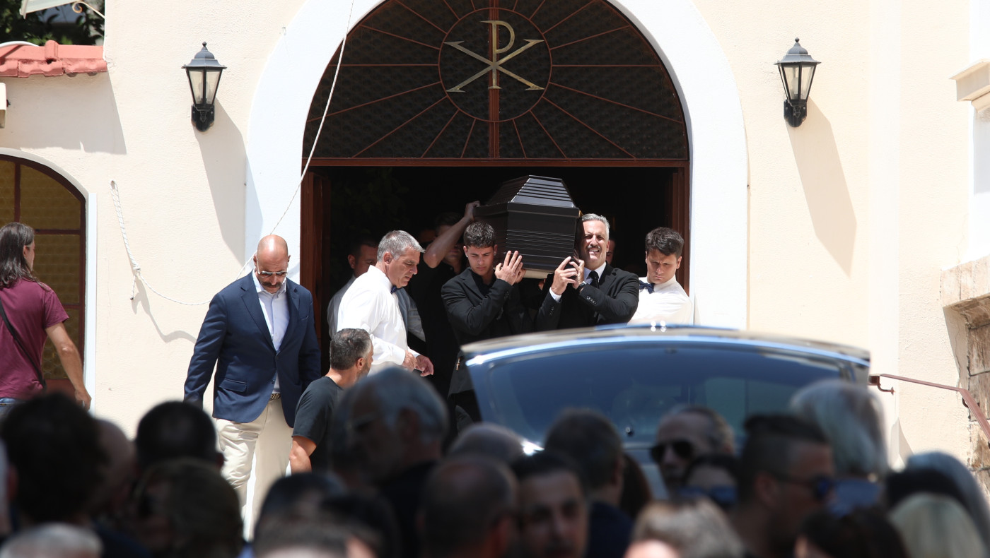 Κηδεία Λορέντζο Καριέρε: Ράκος η Κατραβά, «παρών» ο Γιώργος Ελευθεράς