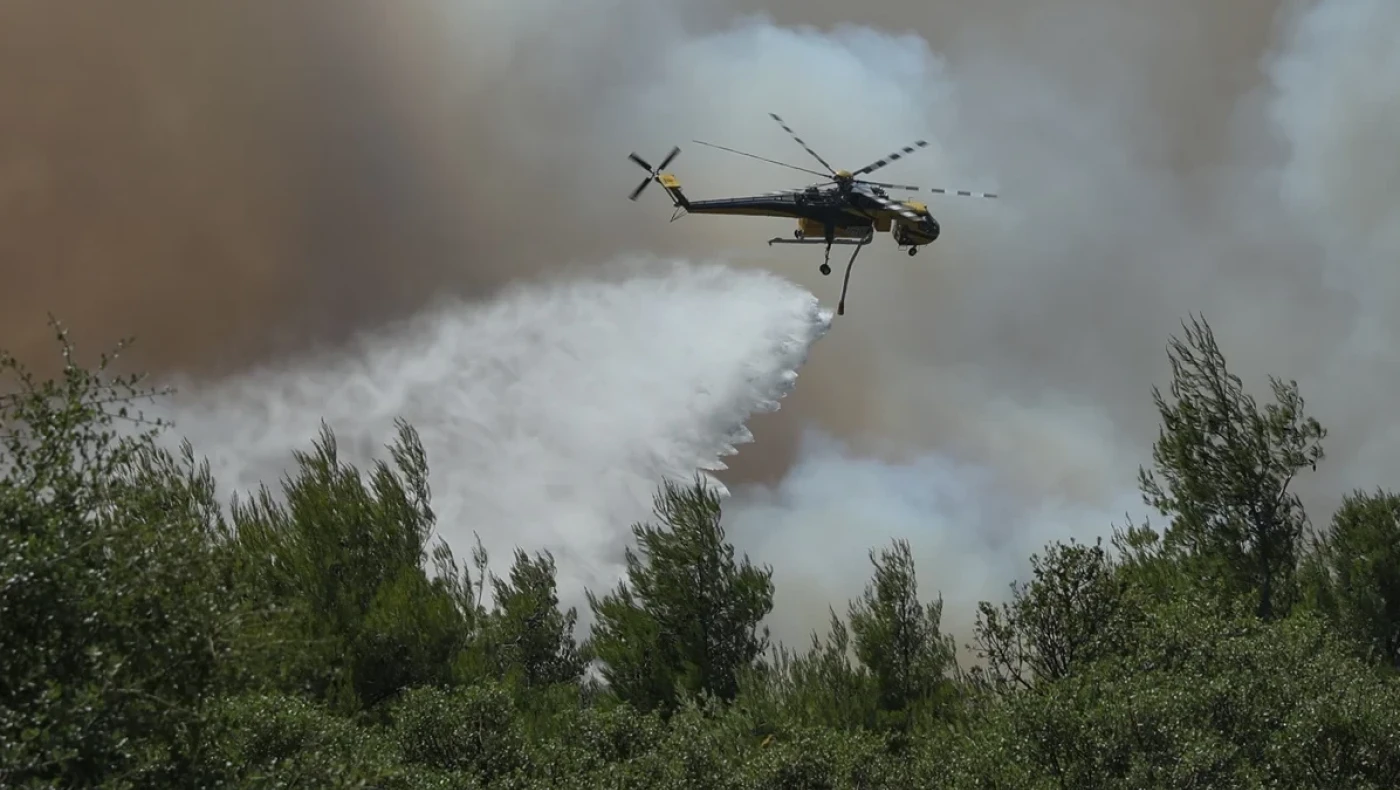 Φωτιά Ψάθα - Σύγκρουση ελικοπτέρων: Στο 251 μεταφέρονται οι δύο διασωθέντες από το ένα πλήρωμα