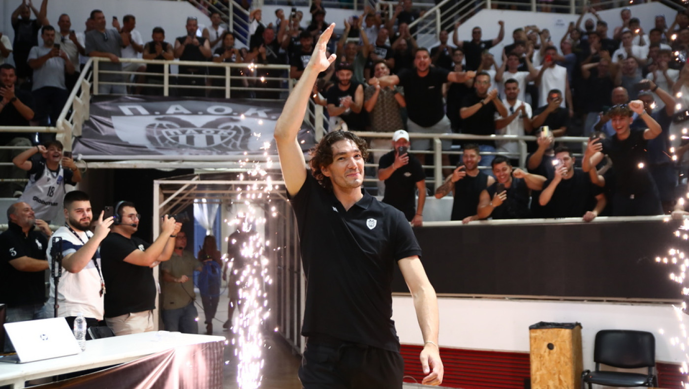 Παρουσίαση αντάξια ενός μεγάλου σταρ: Όσα έγιναν στο «Παλατάκι» με Όσμαν
