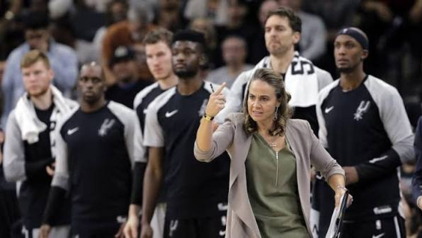 WNBA: Η Μπέκι Χάμον «όρμησε» στη διαιτητή και αποβλήθηκε (vid)