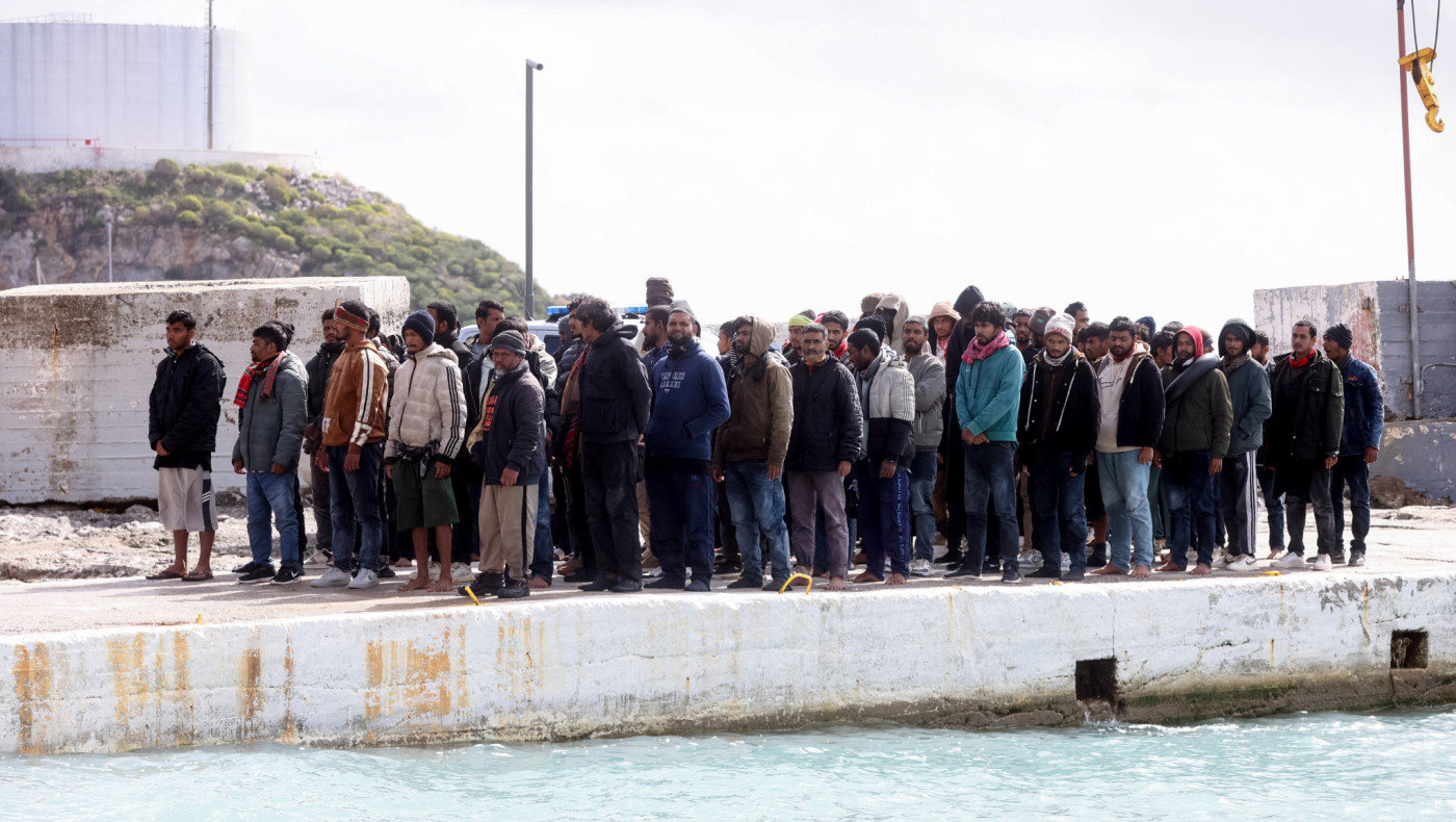 «Προσωρινές» οι μεταφορές μεταναστών από την Κρήτη στα νησιά του Βορείου Αιγαίου