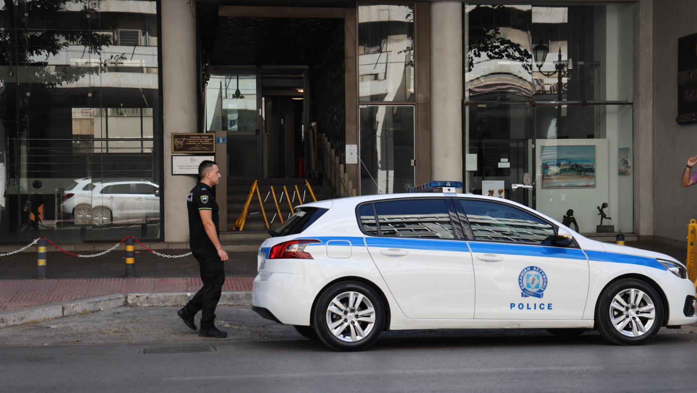 Άγιος Δημήτριος: Νεκρός αστυνομικός μέσα στο υπηρεσιακό του αυτοκίνητο