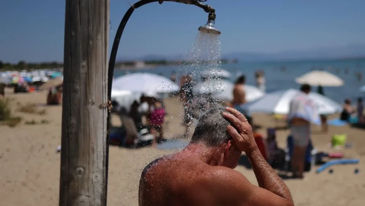 Χαλκιδική: Απαγορεύεται το ντους στα beach bar της Σάρτης