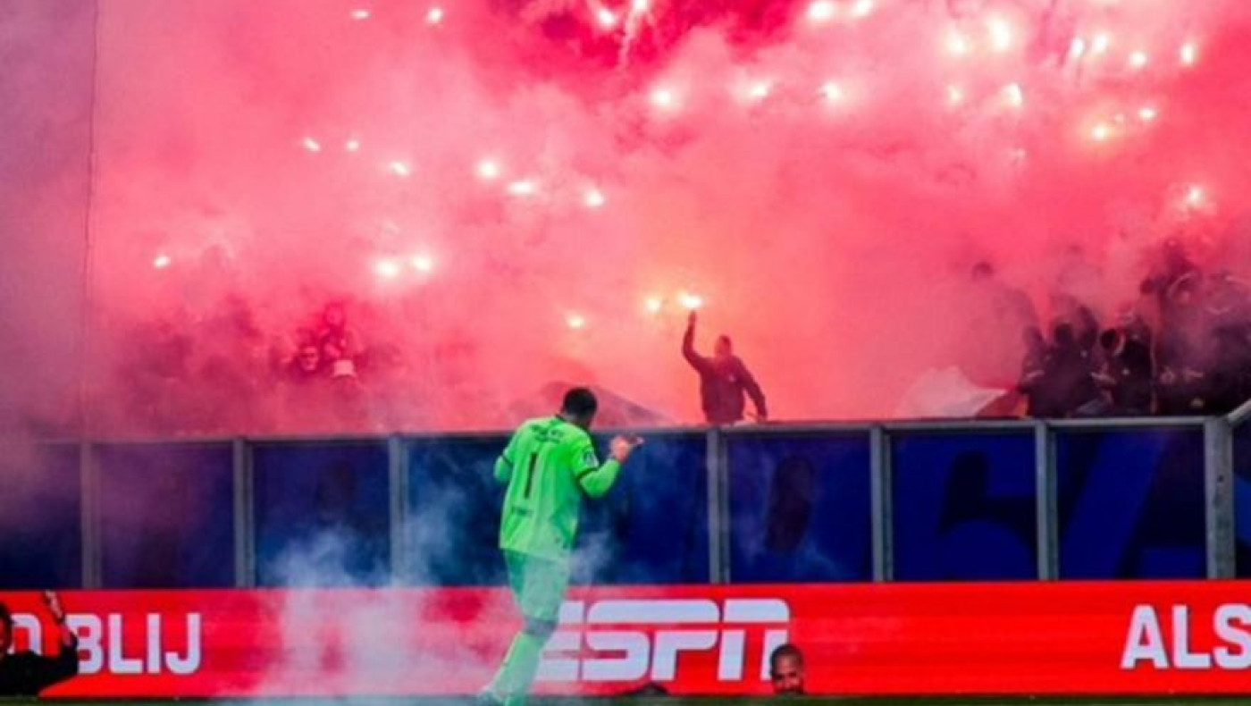 Eredivisie: Πέντε τραυματίες από καπνογόνα στο Καμπούρ - Φέγενορντ - Ποιες οι σκέψεις της Ομοσπονδίας