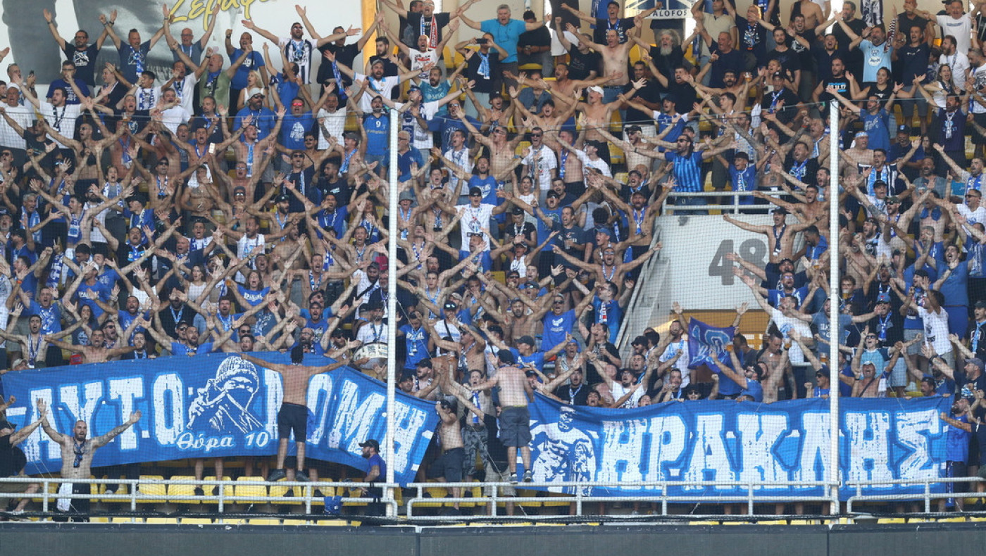 Εντυπωσιακό «παρών» από τους οπαδούς του Ηρακλή στην Allwyn Arena (pics, vids)