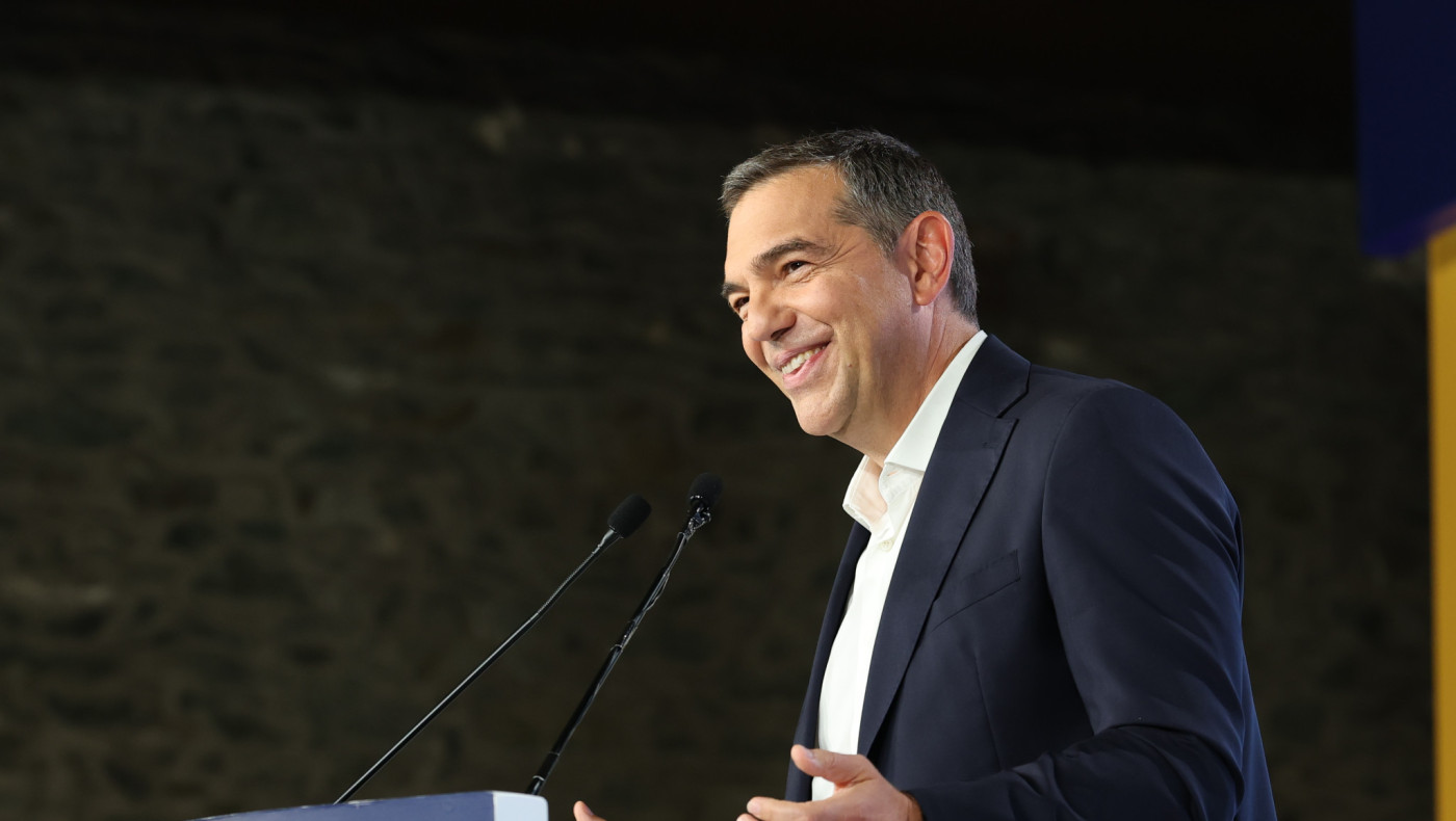 Κατώτατο μισθό 1000 ευρώ και διαφάνεια προανήγγειλε ο Τσίπρας: Επίθεση από ΝΔ και ΠΑΣΟΚ