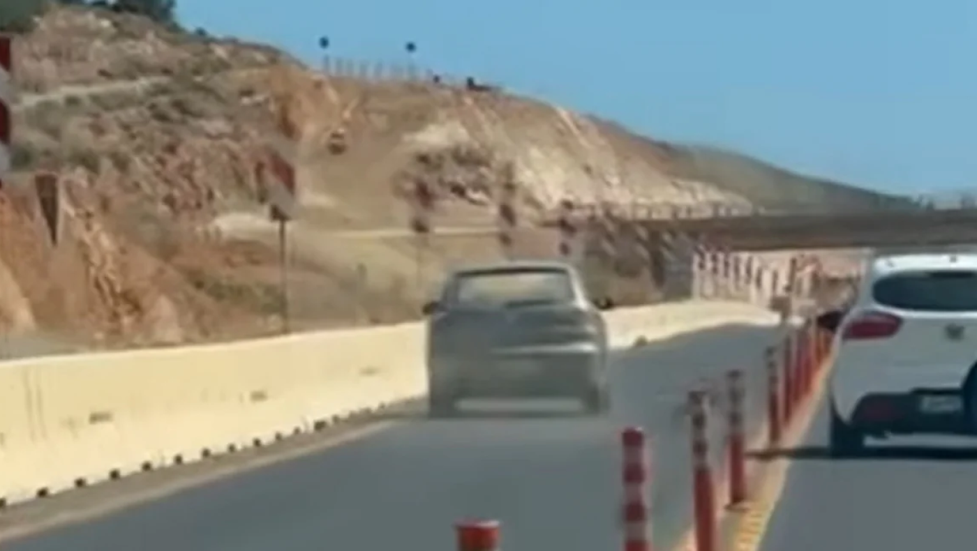 Κρήτη: Οδηγός «ξήλωσε» κολωνάκια  και πέρασε στο αντίθετο ρεύμα για να προσπεράσει
