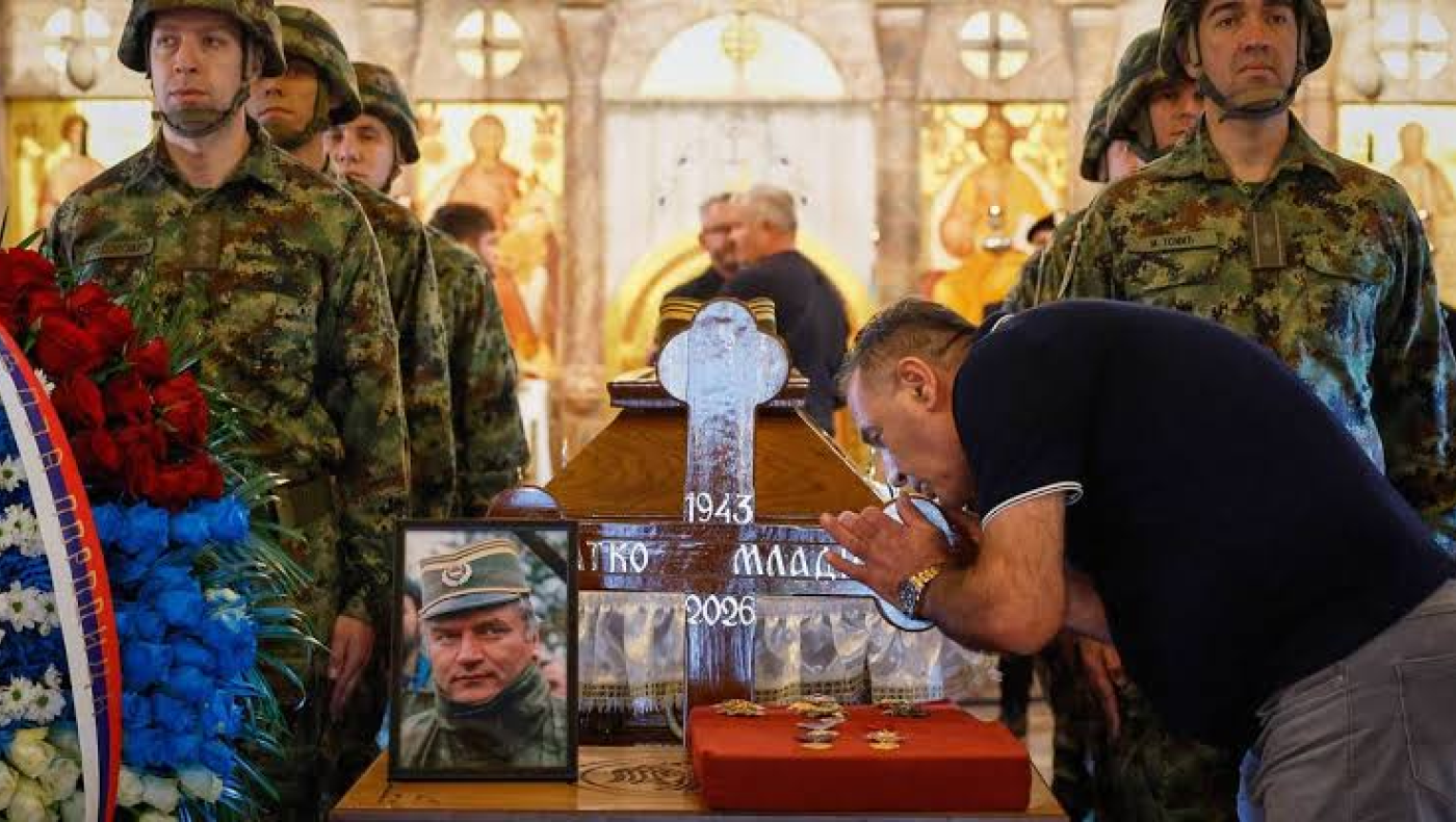 Βελιγράδι: Κήδεψαν με τιμές ήρωα τον Ράτκο Μλάντιτς-Παρών και ο Καμμένος