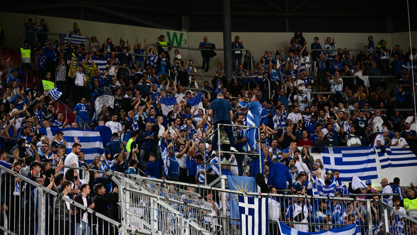 Δυναμικό «παρών» των Ελλήνων φιλάθλων στη WWK Arena