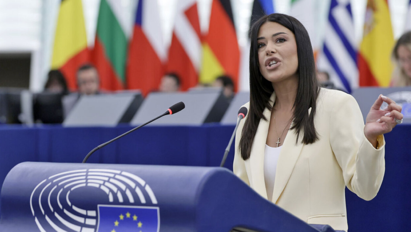 Λατινοπούλου σε φον ντερ Λάιεν: «Μας γεμίσατε λαθρομετανάστες και μας πνίξατε στους φόρους»