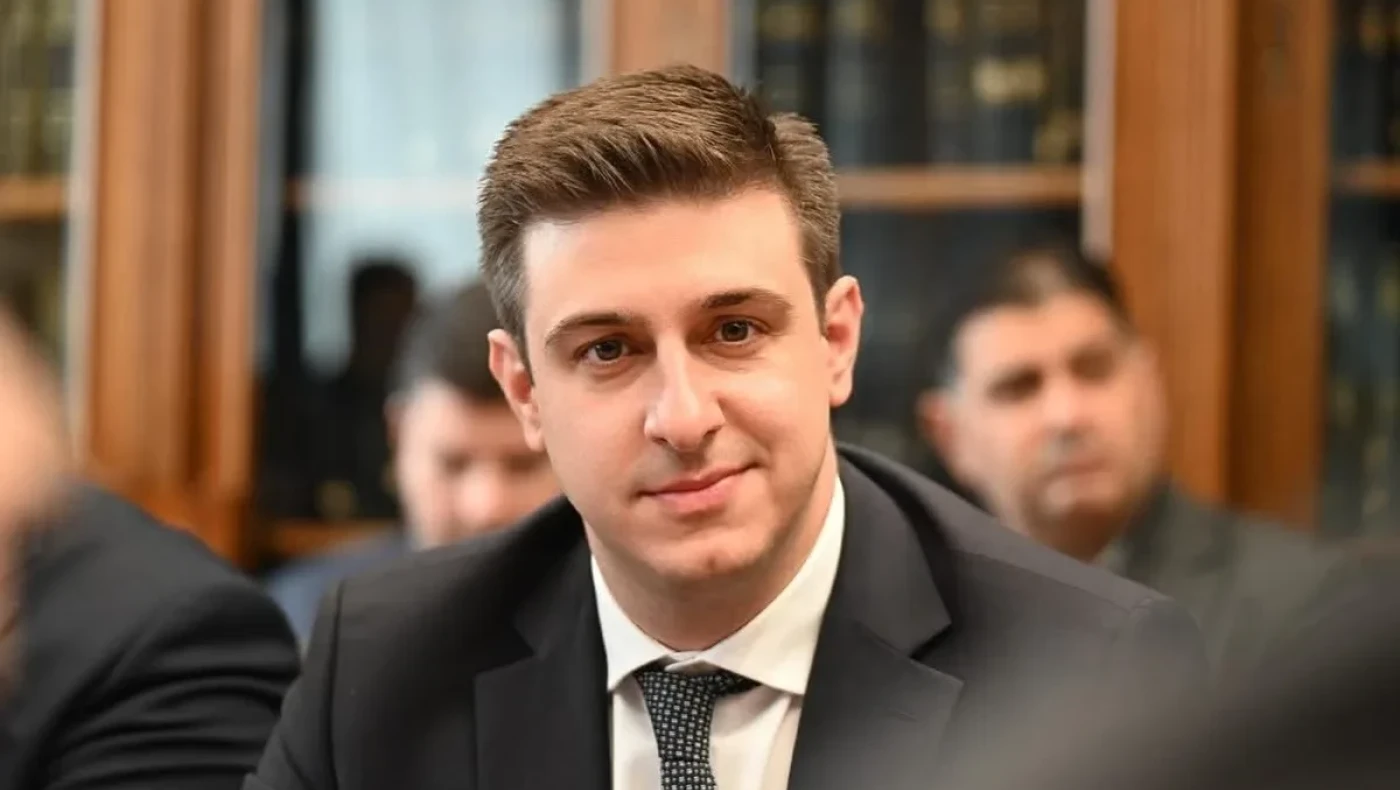 Γιάννης Παπαγεωργίου: Οι επαφές με τη νεολαία της Θεσσαλονίκης και τα έργα που την αλλάζουν