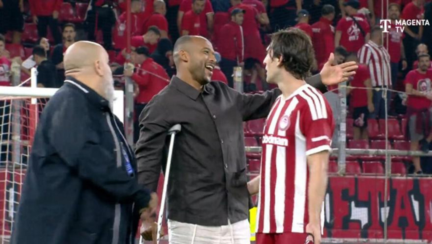 Αποθέωση για τον Ελ Κααμπί στο «Γεώργιος Καραϊσκάκης» – Η αγκαλιά με τον Ρέτσο μετά το τέλος του ντέρμπι