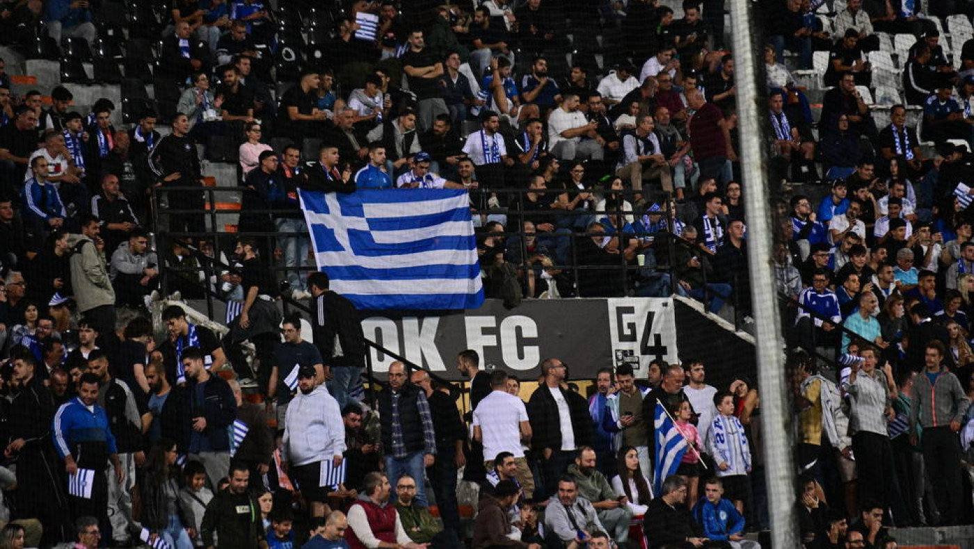 Η ανάκρουση του Εθνικού Ύμνου στην κατάμεστη Τούμπα (vid)