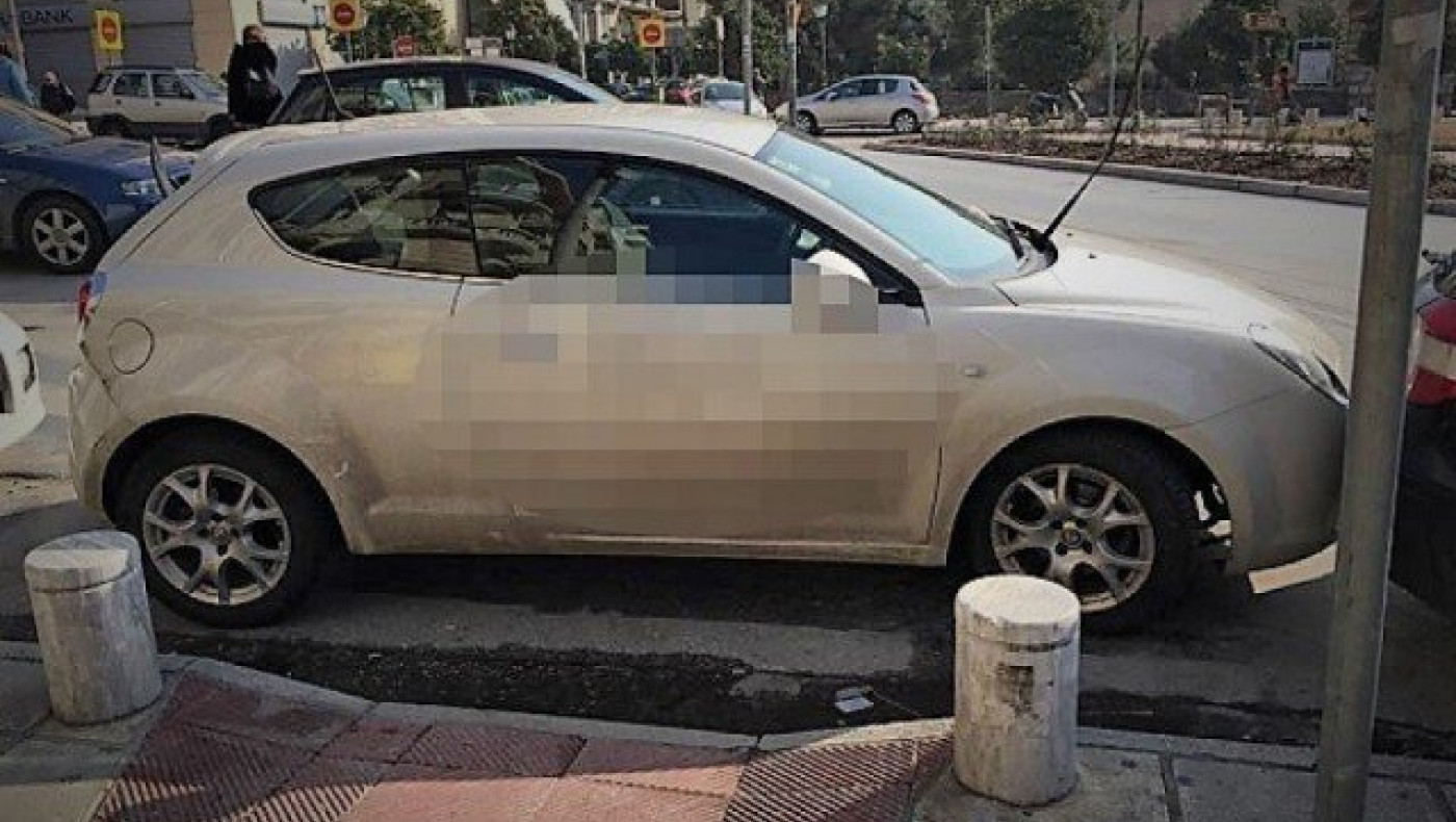 Δείτε τι έπαθε οδηγός που πάρκαρε σε μπάρα αναπήρων στη Θεσσαλονίκη