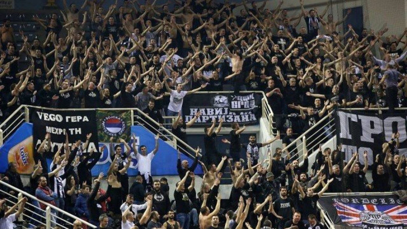 Το       ασπρόμαυρο πάρτι στο   Παλατάκι (pics & vids)