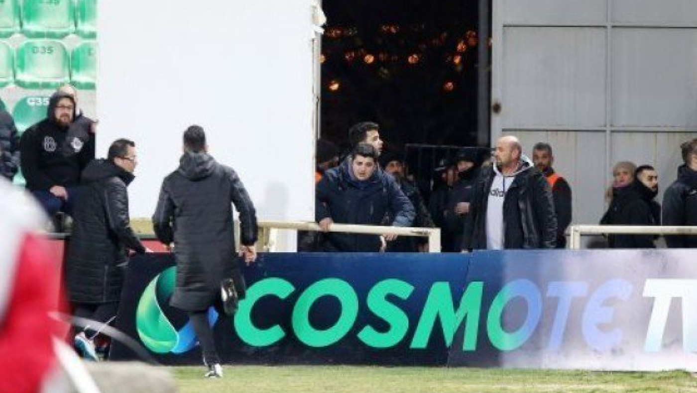 Οπαδός του ΠΑΟΚ έπεσε         από την κερκίδα στην Ξάνθη (pics)