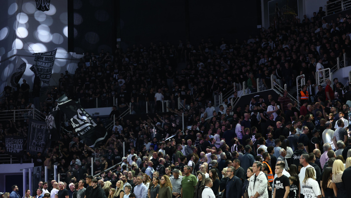 «Καυτή» ατμόσφαιρα στο PAOK Sports Arena πριν από το τζάμπολ με την ΑΕΚ!