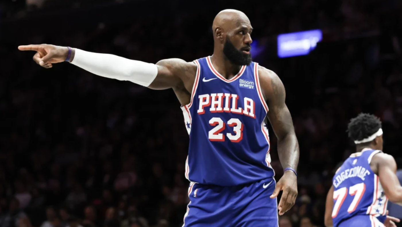 Λεμπρόν Τζέιμς: Αγγιξε το triple-double στο επίσημο ντεμπούτο του με τους Σίξερς
