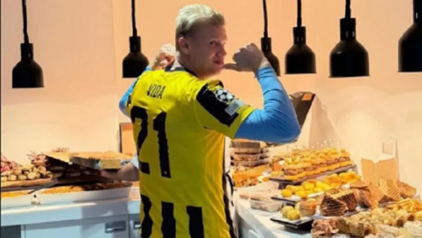 Champions League: Ο Χάαλαντ πόζαρε με τη φανέλα της ΑΕΚ