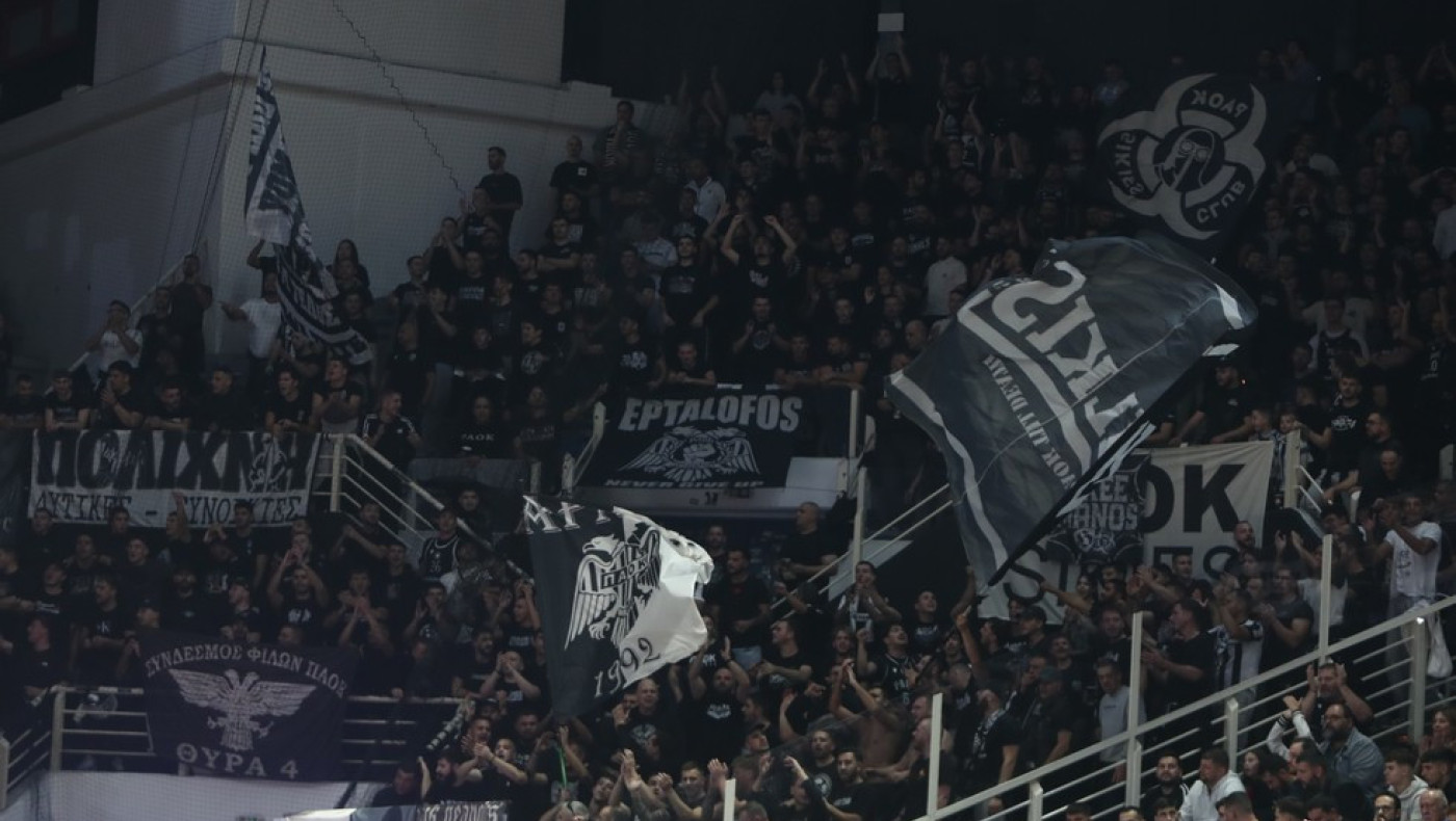 Σύνθημα στο ΠΑΟΚ-Ουλμ: «Η Τσαρούχα με φόρμα ριγέ...»