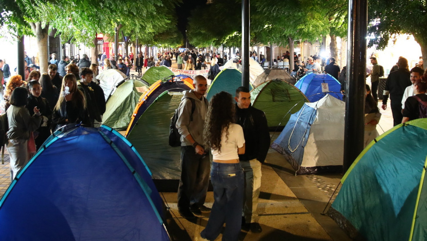 Θεσσαλονίκη: Φοιτητές έστησαν σκηνές στην Αγίας Σοφίας ενόψει του πανεκπαιδευτικού συλλαλητηρίου