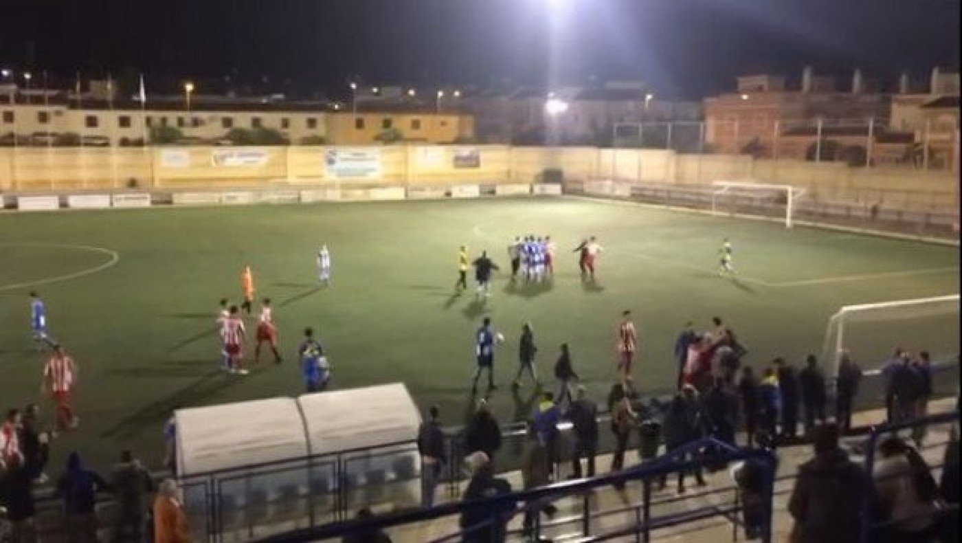 Διαιτητής                     «δίνει πόνο» σε οπαδό! (vid)