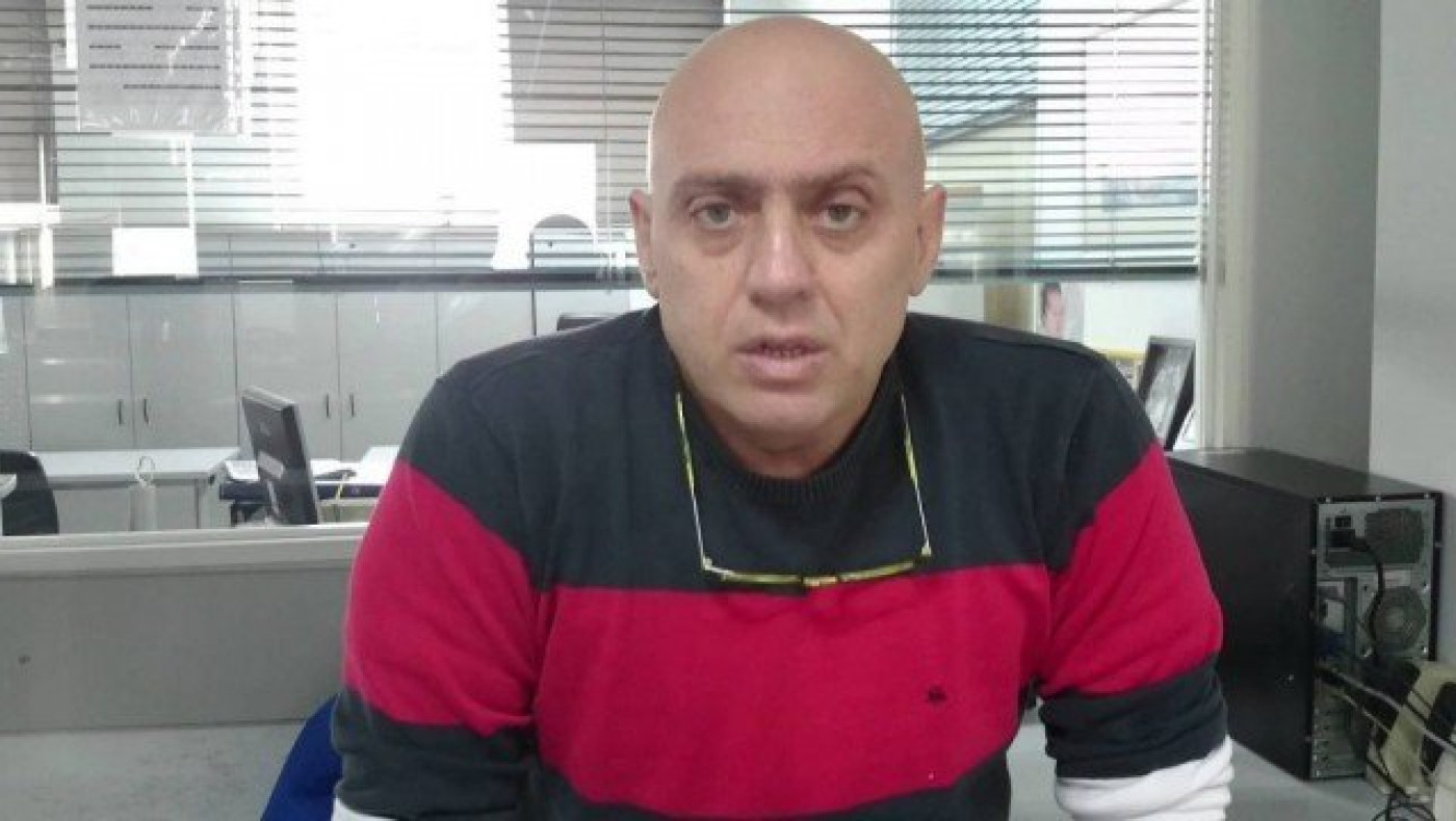 Ο... σωσίας του Κωστή  Ραπτόπουλου    με   μαλλιά!